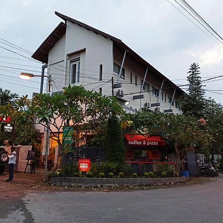 Hotel Roemah 28 Syariah à Medan Extérieur photo