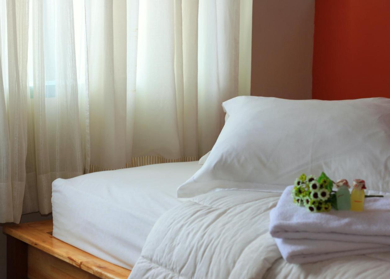 Hotel Roemah 28 Syariah à Medan Extérieur photo